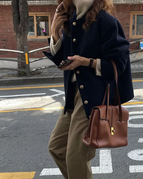 Korean Winter Outfits, Campus Outfit, Outfit 2023, Stylish Work Outfits, 가을 패션, Autumn Outfit, Elegant Outfit, Minimal Fashion, Types Of Fashion Styles