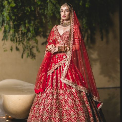 Lehenga Draping, Indian Wedding Reception Outfits, Red Wedding Lehenga, Reception Couple, Red Bride, Bridal Entry, Wedding Reception Outfit, Silk Lehenga Choli, Latest Bridal Lehenga