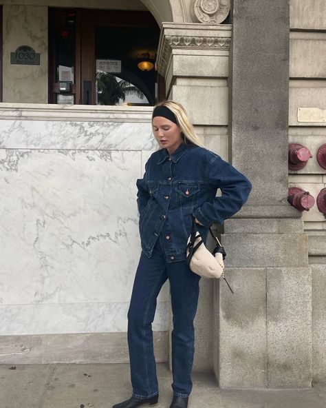 2023 Jean Trends, Denim Jacket And Jeans Outfit, Oversized Jean Jacket Outfit, Denim Jacket Outfit Women, Oversized Denim Jacket Outfit, Double Denim Outfit, Double Denim Looks, Denim Jacket And Jeans, Jacket Outfit Women