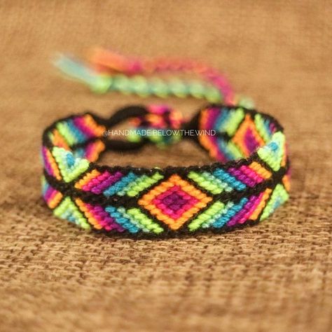 Normal pattern #27561 variation #117543 | BraceletBook Geometric Rainbow, Cool Friendship Bracelets, Friendship Bracelet Patterns Easy, Jasper Bead Bracelet, Cute Friendship Bracelets, Yarn Bracelets, Macrame Bracelet Patterns, Diy Leather Bracelet, Handmade Friendship Bracelets