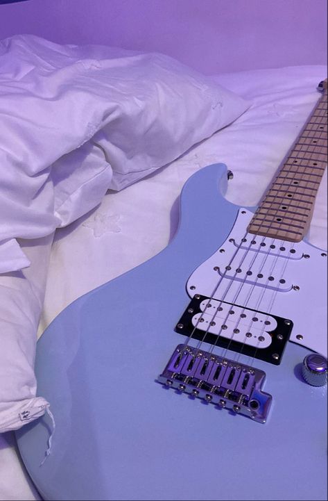 Light Blue Guitar Aesthetic, Eletric Gutair Aesthetic, Blue Guitar Aesthetic, Light Blue Electric Guitar, Light Blue Guitar, Eletric Gutair, Gitar Vintage, Yamaha Pacifica, Purple Guitar