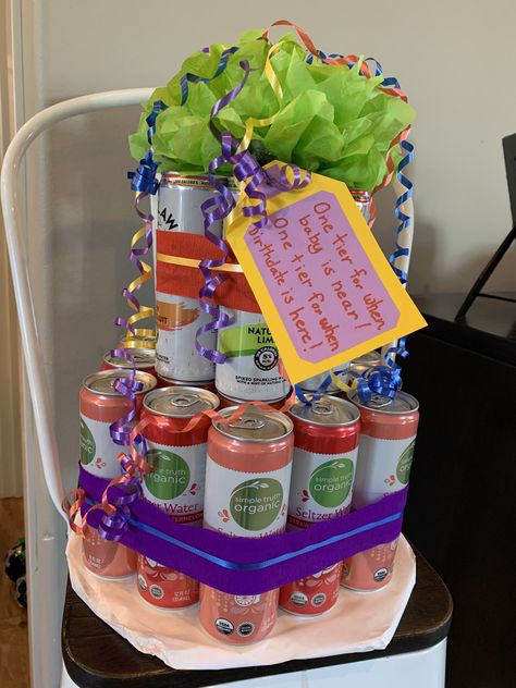 White claw and sparkling water cake tower for mom-to-be or birthday cake with all white claw. Can do with 24 cans and a paper towel roll down the center. Truly Cake Tower, Seltzer Cake, Truly Seltzer, Water Cake, White Claws, Tower Cake, Birthday 21, Cake Tower, Cake Diy