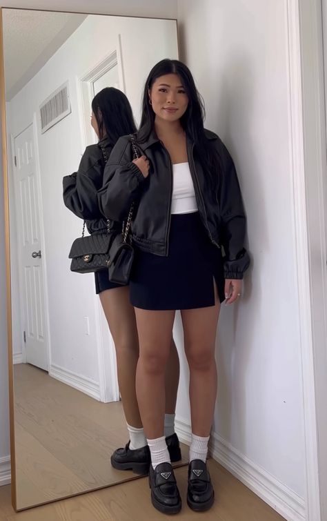 Black Mini Skirt Outfit Casual, Black Mini Skirt Outfit Summer, Mini Skirt Outfit Casual, Mini Skirt Fall Outfit, Mini Skirts Outfits Summer, Black Mini Skirt Outfit, Skirt Outfit Summer, Mini Skirt Outfit, Outfits Stylish