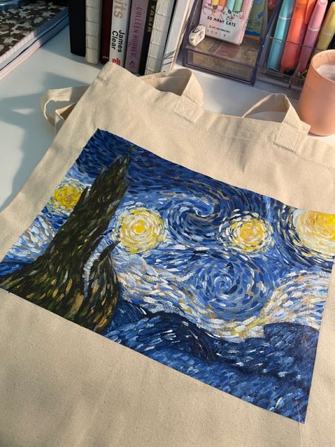 Starry night painting on a tote bag, cool artistic affordable tote bag for sale Starry Night Tote Bag, Lukisan Tote Bag, Painted Tote Bag Aesthetic, Custom Tote Bag Aesthetic, Painting On Tote Bags, Tote Bag Art Painting, Aesthetic Tote Bag Painting, Painted Tote Bag Ideas, Tote Bags Painting