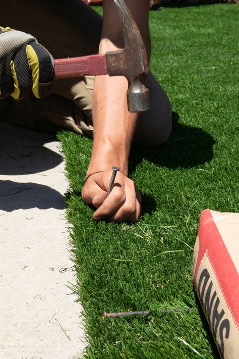 9 Most Common Problems With Artificial Grass and How to Solve Them – MegaGrass Synthetic Grass Backyard, Fake Grass Installation, Artificial Grass Design, Artificial Grass Patio, Grass Backyard, Artificial Grass Backyard, Turf Backyard, Grass Edging, Grass Installation