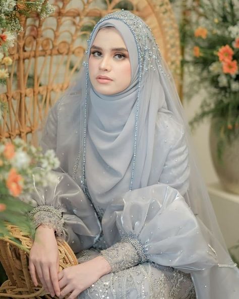 Dress Kebaya Hijab, Bridal Dresses Ideas, Wedding Dress Hijab, Pose Pengantin, Bridal Hijab Styles, Baju Kahwin, Hijabi Brides, Kebaya Hijab, Modest Wedding Dresses With Sleeves