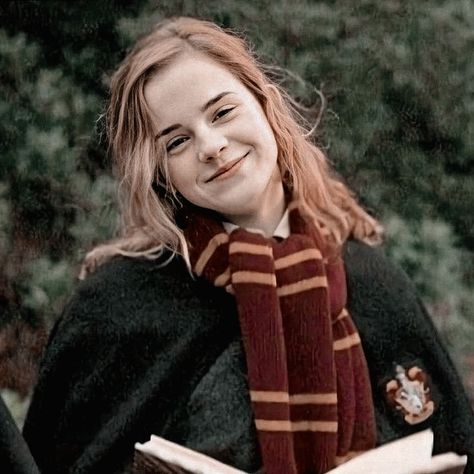 hermione granger aesthetic icon Hermione Granger Aesthetic Icon, Granger Aesthetic, Hermione Granger Aesthetic, Emma Watson Harry Potter, Harry Potter Girl, Harry Potter Hermione Granger, Images Harry Potter, Hogwarts Aesthetic, Harry Potter Hermione