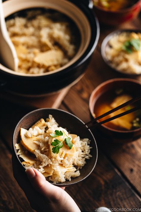 Japanese Donabe Recipes, Chef Taro, Japanese Rice Dishes, Bamboo Recipe, Bamboo Rice, Teriyaki Chicken And Rice, Dashi Broth, Deep Fried Tofu, Fonio