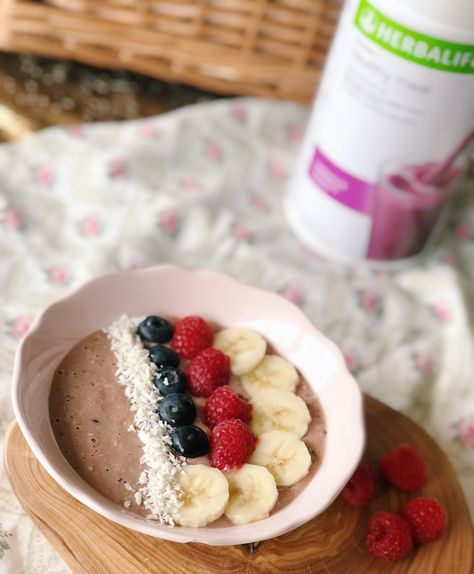 Protein Smoothie Bowl Recipe, Vanilla Shake Recipes, Herbalife Protein, Protein Smoothie Bowl, Acai Bowls Recipe, Rachel Allen, Herbalife Shake Recipes, High Protein Smoothies, Protein Smoothies