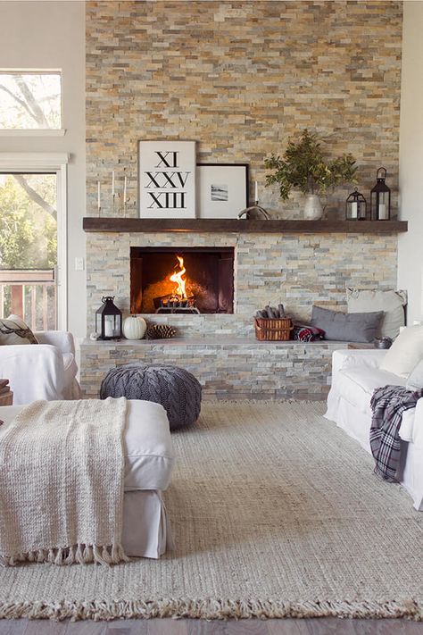 33 Best Interior Stone Wall Ideas and Designs for 2021 Asymmetrical Fireplaces, Fall Inspired Living Room, Stone Walls Interior, Living Room Arrangements, Living Room Design Inspiration, Modern Farmhouse Living Room, Beautiful Living Rooms, Living Room With Fireplace, Fireplace Design