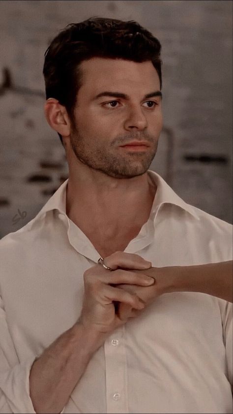 Elijah Mikaelson The Originals, The Originals Elijah, Matt Vampire Diaries, Elijah Vampire Diaries, Elijah The Originals, Elijah Mikaelson, Vampire Shows, Flipagram Instagram, Vampire Diaries Guys