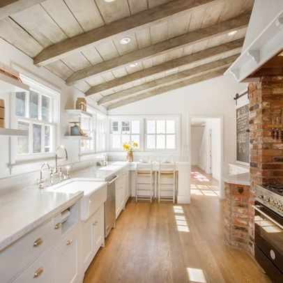 White Kitchen with Wood Ceiling Dapur Rustic, Interior Dapur, Brick Kitchen, Modern Rustic Homes, Brick And Wood, Dr House, Exposed Brick Walls, Wood Ceilings, Cottage Kitchen