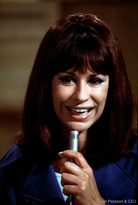 Astrud Gilberto, Female Rock Stars, Musical Art, All That Jazz, Latin Music, Easy Listening, Jazz Blues, Bossa Nova, Jazz Music