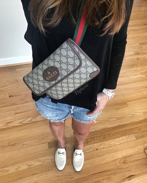 Gucci Belt Bag Outfit, Gucci Crossbody Bag Outfit, Belt Bag Outfit, Crossbody Bag Outfit, Gucci Belt Bag, Gucci Crossbody Bag, Bag Outfit, Gucci Crossbody, Minimalist Wardrobe