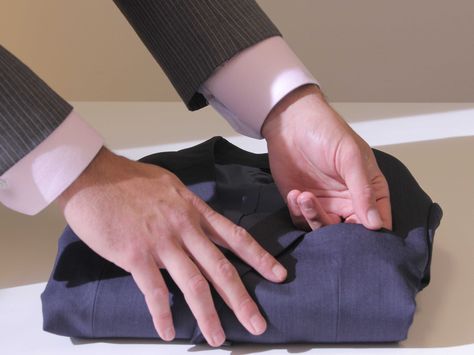 Garment Bags be Aware - How to Travel with a Suit Hotel Marketing, Handy Woman, New York Vacation, Grooming Style, Business Savvy, Its A Mans World, Family Cruise, Fashion Suits For Men, Weekend Trip