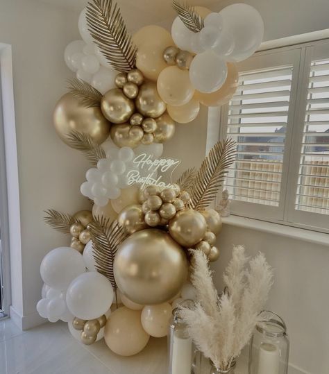 Cream White And Gold Birthday Decor, Ballon Decorations Elegant, Ring Arch Balloon Decor, Pampas Birthday Decor, Champagne Birthday Decor, Nude Birthday Decorations, Nude Party Decorations, Gold And White Decorations Party Ideas, Tan Birthday Party