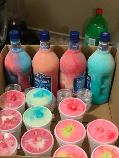 Fun Drinks Alcohol, Pretty Alcoholic Drinks, Candy Drinks, Yummy Alcoholic Drinks, Mixed Drinks Alcohol, Liquor Drinks, Junk Food Snacks, Boozy Drinks, Food Babe