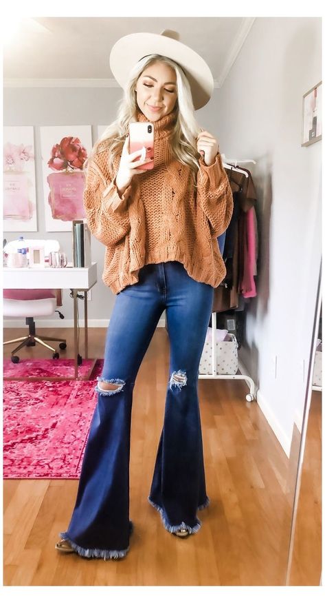 Bell Bottom Jeans Outfit Fall, Bottom Jeans Outfit, Thick Turtleneck, Bell Bottom Jeans Outfit, Bell Bottoms Outfit, Flare Jeans Style, Flare Jeans Outfit, Western Fits, Super Flare Jeans