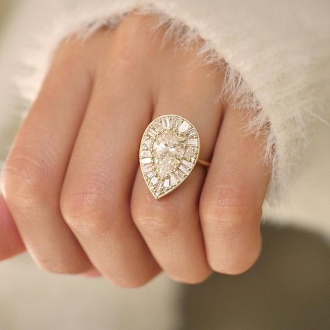 Michelle Berlinger | Vintage Engagement Rings (@berlingerjewelry) • Instagram photos and videos Nontraditional Bride, Engagement Ring Ideas, Enagement Rings, Mosaic Ring, Engagement Rings Unique, Engagement Ring Custom, Vintage Inspired Engagement Rings, Custom Engagement Rings, Special Ring