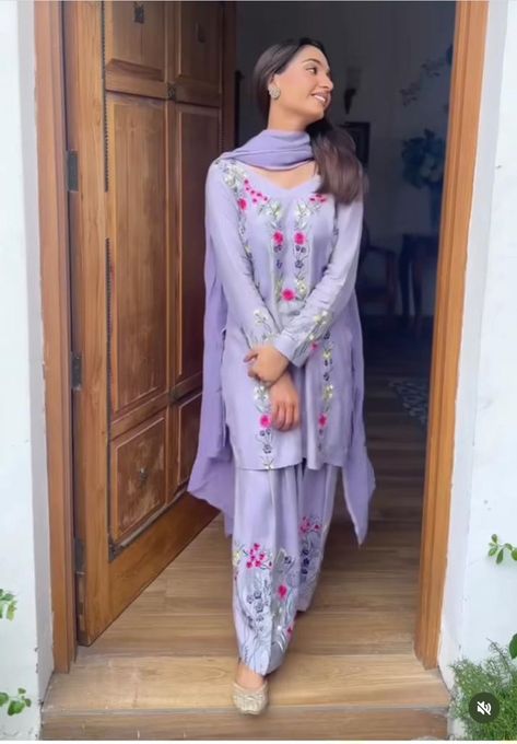 Lavender Pakistani Suit, Lavender Punjabi Suit, Lavender Suits For Women Indian, Lavender Colour Suit, Simple Suit Designs, Dubai Mehndi, Ladies Suits Indian, Summer Casuals, Designer Suits For Wedding