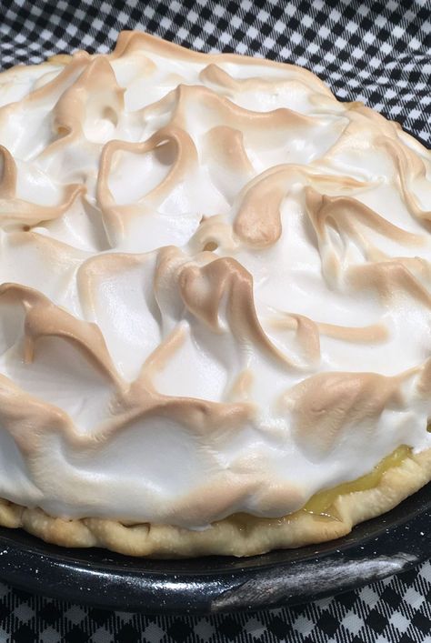 Banana Cream Pie Recipe With Meringue, Banana Cream Pie Meringue, The Best Banana Cream Pie Recipe, Recipe For Banana Cream Pie, Banana Cream Pie With Meringue Topping, Pie Shell Desserts, Home Made Banana Cream Pie, Banana Creme Pie Recipe, Soft Pie Crust Recipe