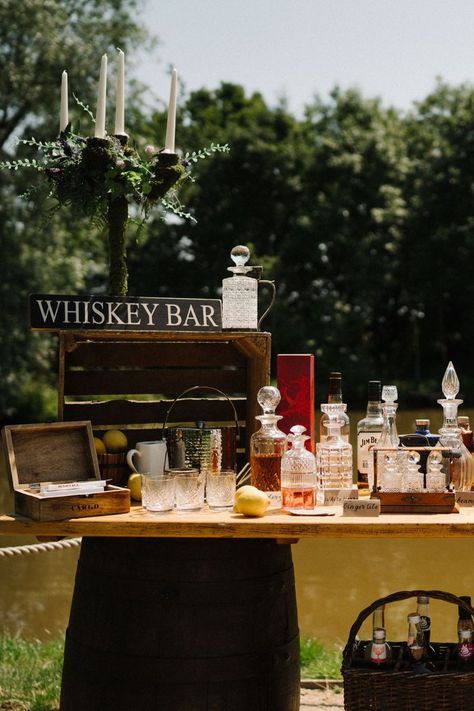 Whiskey Station Whisky Bar, Whiskey Bar At Wedding, Whisky Bar Wedding, Rustic Wedding Bar Decor, Mini Bar Wedding, Whiskey Wedding Ideas, Wedding Self Serve Bar, Outdoor Wedding Bar Ideas, Self Serve Bar Wedding