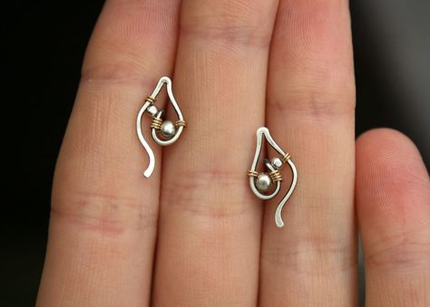 hu Wirewrap Earrings, Basic Earrings, Diy Jewelry Rings, Wire Earring, Bijoux Fil Aluminium, Wire Jewelry Designs, Wrapped Earrings, Diy Wire Jewelry, Artisan Earrings