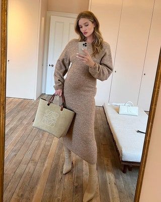 Pregnancy Outfits Winter, Hot Pregnancy Outfits, Pregnant Outfit, Rosie Huntington Whiteley Style, Rosie Hw, Winter Maternity Outfits, Stylish Maternity Outfits, Pregnancy Looks, Rosie Huntington