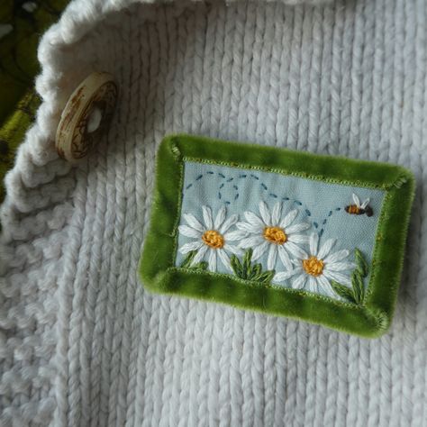 Embroidery Brooches, Textile Brooch, Green Velvet Ribbon, Embroidered Brooches, Bee Drawing, Felt House, Embroidered Brooch, Fabric Postcards, Fabric Brooch