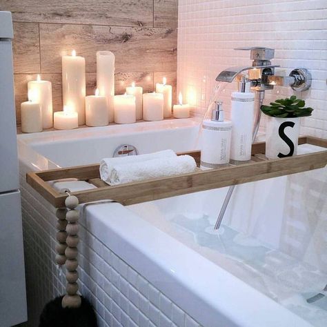 Minimal yet cozy bathroom.  Love the candles.  25 Ways to Fill Your Life with Hygge – Midlife Rambler. Minimalism decor.  Hygge at its best! Makeover Kamar Mandi, Dekorere Bad, Cozy Bathroom, Bathtub Decor, Bad Inspiration, Decor Baie, Spa Decor, Hygge Home, Bathroom Spa