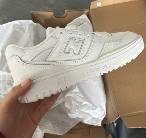 New Balance 550s, White Summer Outfits, Pretty Sneakers, Balance 550, New Balance White, Shoes Outfit Fashion, Cute Sneakers, Hype Shoes, Girly Shoes