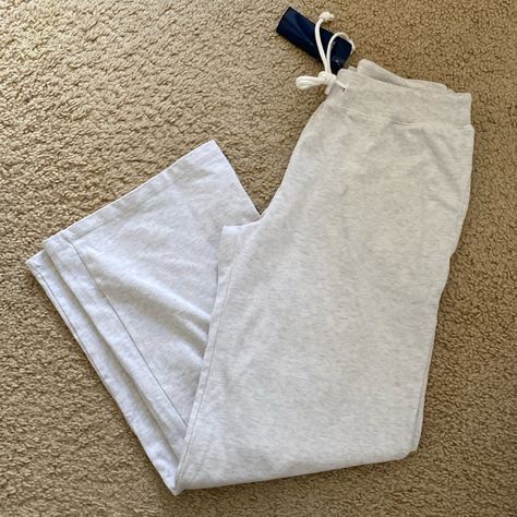 Lowrise Cozy Cotton Sweatpants With A Drawstring Waist, And Flared Legs. Fabrics: 100% Cotton Measurements: Waist 28" (71 Cm), Rise 9" (23 Cm), Inseam 32" (81 Cm) Made In: China Gray Sweatpants Women, Old Navy Sweatpants, Gray Sweatpants Aesthetic, Eminem Daughter, Brandy Melville Pjs, Brandy Sweats, Brandy Melville Cargo Pants, Brandy Clothes, Brandy Sweatpants