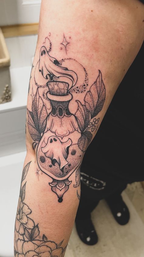 Witch Potion Tattoo, Ghost In A Bottle Tattoo, Time In A Bottle Tattoo, Spell Jar Tattoo, Minecraft Potion Bottle, Apothecary Tattoo, Witchy Flash Tattoo, Cauldron Tattoo, Potion Bottle Tattoo