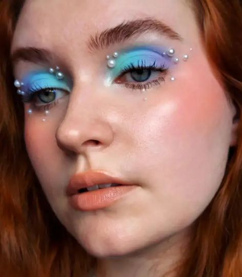 31 Mermaid Makeup Ideas: Fantasy Looks, Tutorials, and Easy Inspiration for All Ages Arial Makeup Looks, Ariel Makeup Look Easy, Cute Mermaid Makeup, Wet Mermaid Look, Ariel The Little Mermaid Makeup, Mermaid Theme Makeup, Fantasy Makeup Looks Easy, Sea Themed Makeup, Ariel Inspired Makeup