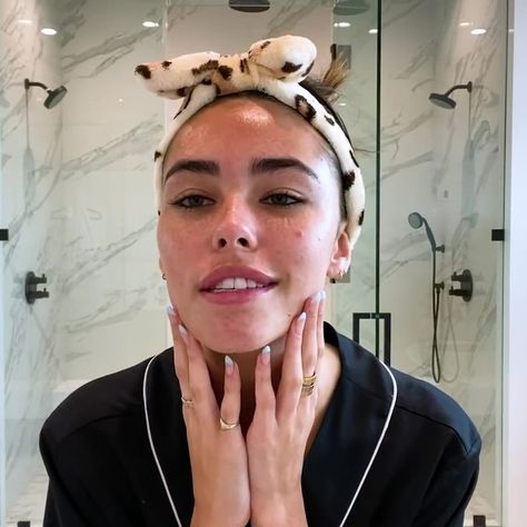 Madison Beer Real Skin, Madison Beer Acne, Madison Beer Skincare, Madison Beer Vogue, Soap Brows, Mental Therapy, Acne Makeup, Aesthetic 2024, Lazy Boy