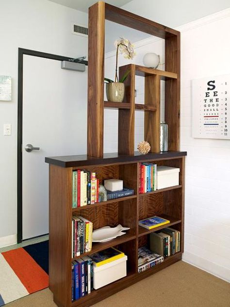 Ideas for how to divide an entryway or foyer from the living room. Budget friendly and built in ideas. Photo source HGTV Bookshelf Room Divider, Creating An Entryway, Apartment Entrance, Modern Room Divider, Living Room Divider, Diy Room Divider, Diy Lampe, Divider Design, Room Divider Walls