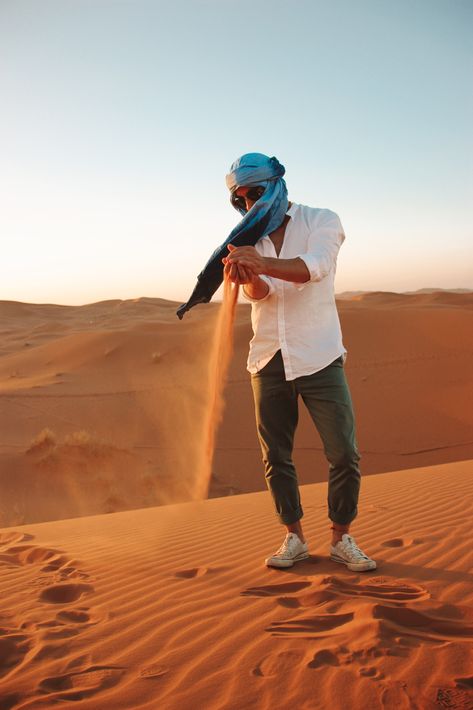 Sahara Desert Outfit Men, Desert Safari Poses, Desert Outfit Ideas Dubai Men, Dune Photoshoot Ideas, Desert Safari Outfit Dubai Men, Dubai Sand Dunes Outfit, Dubai Safari Outfit, Dubai Men Outfit, Desert Outfit Men