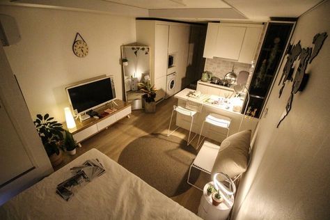 Small Apartment Living Room Layout, Hype Beast Bedroom, Apartment Living Room Layout, Cozy Studio Apartment, Japanese Apartment, One Room Apartment, Small Apartment Bedrooms, Studio Apartment Living, Home Decor Cozy