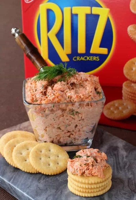 Cracker Spread Recipe, Cracker Spread, Dill Cream Cheese, Salmon Appetizer Recipes, Salmon Dip Recipes, Salmon Dill, Salmon Spread, Canned Salmon Recipes, Salmon Appetizer