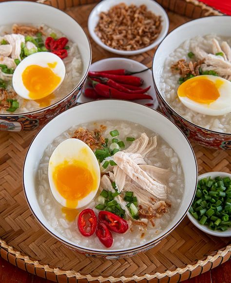 Thai Bowl Recipes, Thai Rice Soup, Soup Recipe With Chicken, Khao Tom, Thai Lunch, Thai Breakfast, Chicken And Eggs, Thai Chicken Soup, Lemongrass Chicken