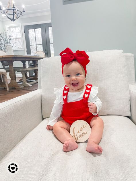 Valentines Monthly Baby Picture, Baby Girl Valentines Day Outfit, Valentines Baby Outfit, Valentines Baby Photos, Baby Valentines Day Outfit, Toddler Gift Guide, Baby Valentines Outfit, Valentine Outfits