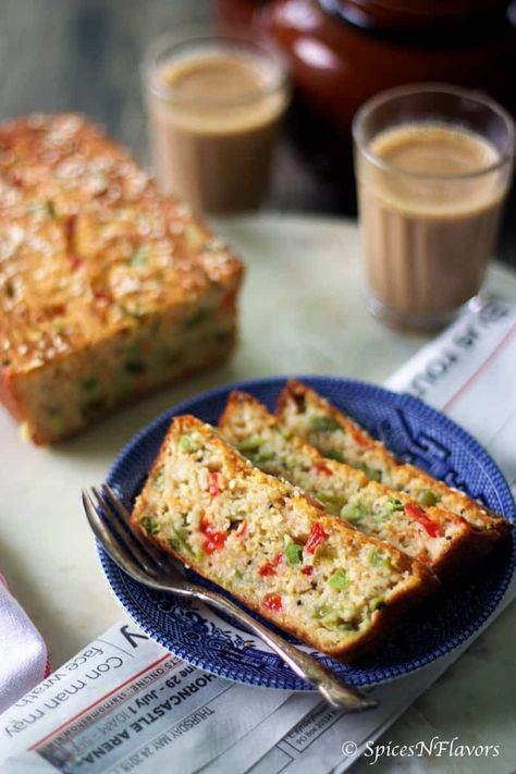 This Indian Eggless Savoury Semolina Cake is a simple, easy and healthy cake recipes using semolina and yogurt that is loaded with vegetables and has no butter, eggs, APF or sugar. This healthy vegetable cake is perfect for your back to school breakfast recipes or even lunchbox ideas. Breakfast Cake Recipes, Vegetable Cake, Semolina Cake, Cake Simple, Healthy Cake Recipes, Easy No Bake, Easy Brunch, Healthy Cake, Recipes Breakfast