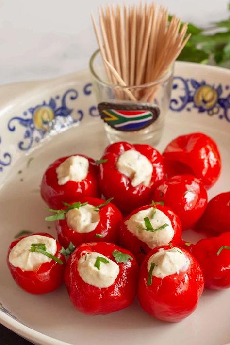 Cream cheese stuffed piquante peppers (Peppadew) – The Tasty Chilli Easter Appetizer Ideas, Easy Easter Appetizers, Cream Cheese Stuffed Peppers, Easter Appetizers Easy, Peppadew Peppers, Tortilla Pinwheels, Breakfast Soup, Easter Appetizers, Make Ahead Appetizers