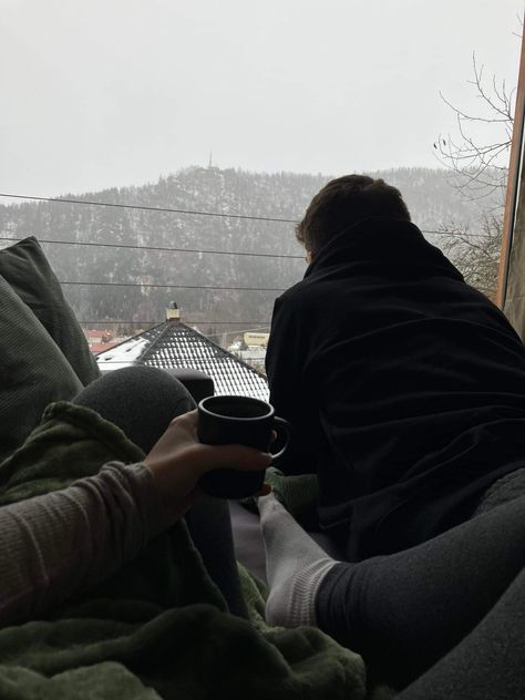 Cozy Cuddles Couple, Cozy Couple Aesthetic Faceless, Cozy Cabin Aesthetic Couple, Winter Cabin Aesthetic Couple, Winter Cabin Couple, Cabin Trip With Boyfriend, Domestic Aesthetic Couple, Winter Couples Aesthetic, Cabin Aesthetic Couple