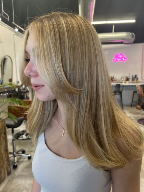 Baby Lights Rubio, Sandy Blonde Hair, Glow Up Guide, Full Highlights, Light Blonde Hair, Gorgeous Hair Color, Hair Dyes, Sandy Blonde, Hairstyle Inspo