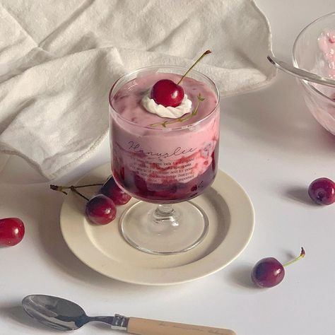 Dessert Aesthetic, 귀여운 음식 그림, Cherry Desserts, Aesthetic Korean, Pretty Dessert, Food Sweet, Food O, Think Food, Cute Desserts