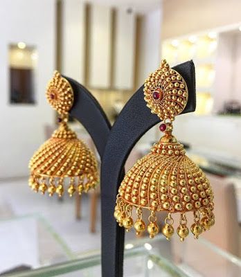 55 Beautiful Gold jhumka earring designs || Tips on Jhumka shopping | Bling Sparkle Zumka Design Gold, Gold Jhumka Designs Indian Weddings, Jumki Design Gold, Gold Jhumka Earrings Bridal, Gold Jhumka, Jhumka Designs, Gold Earrings Indian, Gold Jhumka Earrings, Perhiasan India