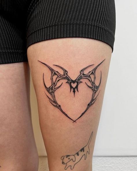 70 Cyber Sigilism Tattoos with Meaning | Art and Design Abstract Heart Tattoo, Cyberciligism Tattoo, Clavicle Tattoo, Meaning Art, Tattoo Heart, Sharpie Tattoos, Elbow Tattoos, Knee Tattoo, Spine Tattoos