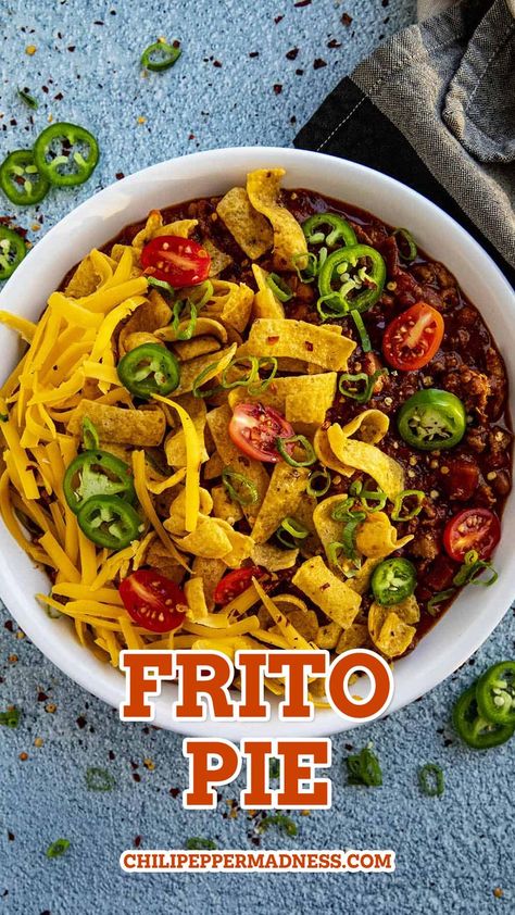 Frito Pie looking extra delicious and inviting. Spicy Soup Recipes, Frito Pie Recipe, Crunchy Corn, Fritos Corn Chips, Ground Beef Chili, Favorite Chili Recipe, Homemade Hot Sauce, Frito Pie, Spicy Chicken Recipes