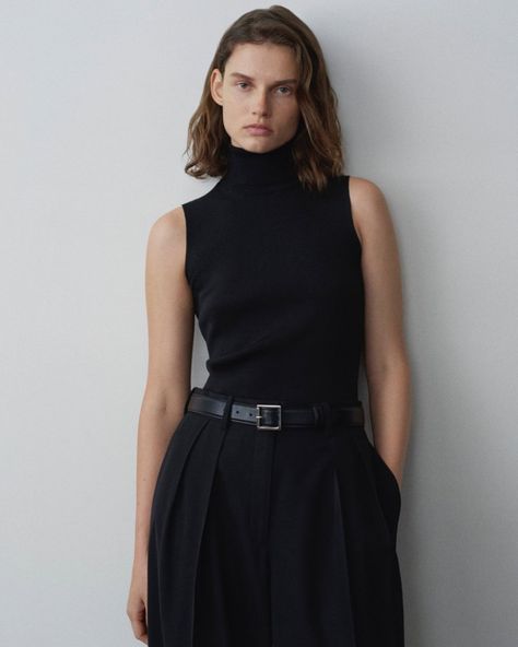 Classic Edgy Outfits, Minimalist Summer Style, Monochrome Fashion, 60 Fashion, Black Turtleneck, All Black Outfit, Edgy Outfits, Classic Outfits, Work Attire